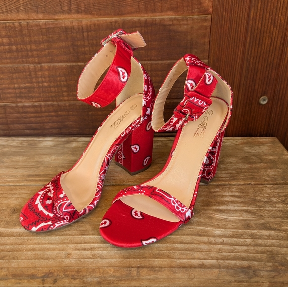 Vibrant Red Heels with Chunky Block Heel and Intricate Pattern - Picture 2 of 6